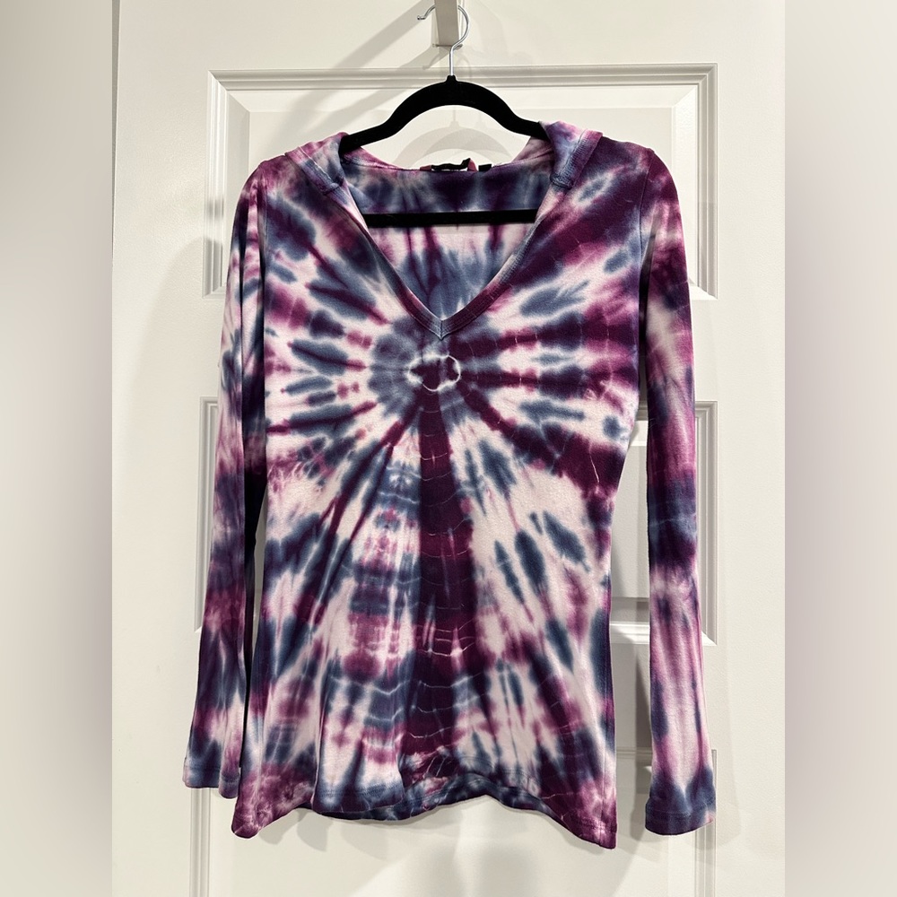 I D I long sleeve hooded shirt.